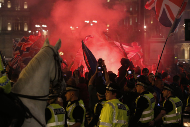 Police in Glasgow had to separate Unionists and Yes supporters as trouble flared in George Square after hundreds gathered following the result of the independence referendum.