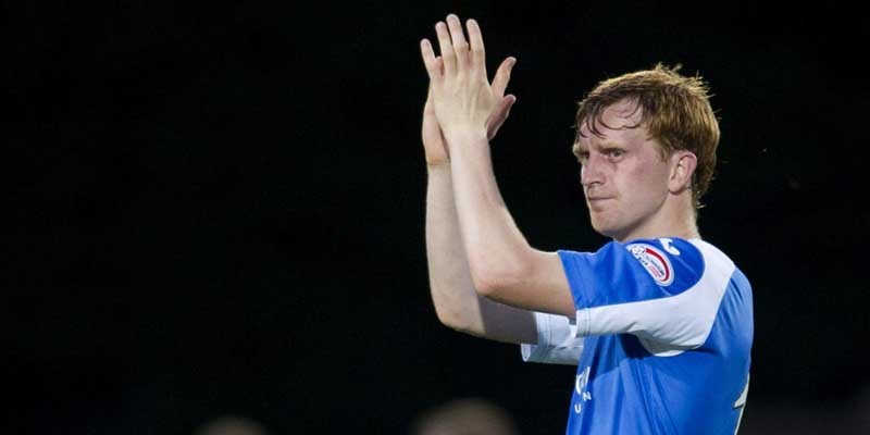 26/07/12 EUROPA LEAGUE 2ND RND QUALIFER 2ND LEG
ST JOHNSTONE v ESKISEHIRSPOR (1-1, 1-3 AGG)
MCDIARMID PARK - PERTH
Liam Craig applauds the St Johnstone fans