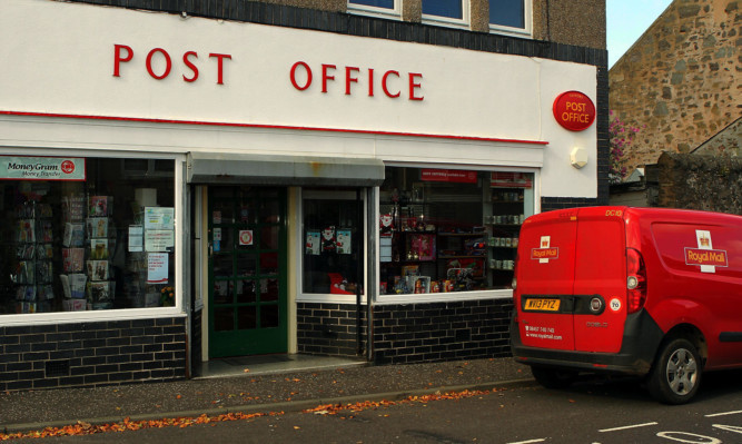 The current post office in Castle Street.
