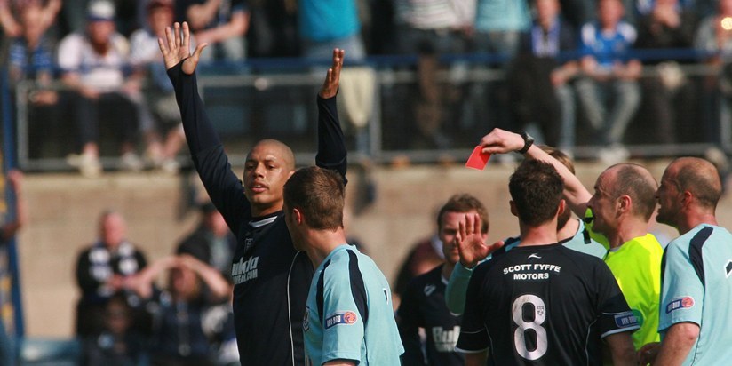 Football, Dundee v St Johnstone.     Dundee's Mickael Antoine-Curier is sent off