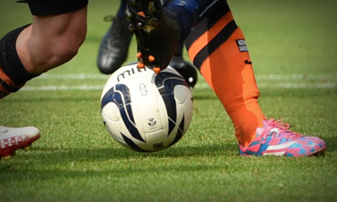 22/09/14 SCOTTISH PREMIERSHIP
DUNDEE V DUNDEE UTD
DENS PARK - DUNDEE
Dundee's Gary Irvine (left) and Paul McGinn (right) challenge Gary Mackay-Steven.