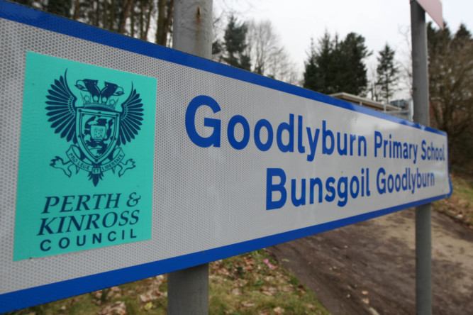 Goodlyburn Primary School in Perth, with a Gaelic translation.