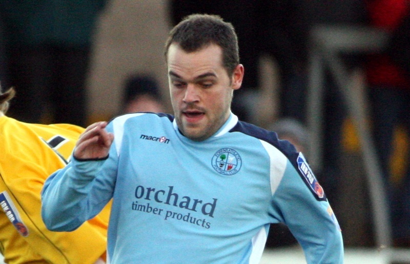 Forfar v Dumbarton:     Martyn Fotheringham  runs thru' the Dumbarton defence.