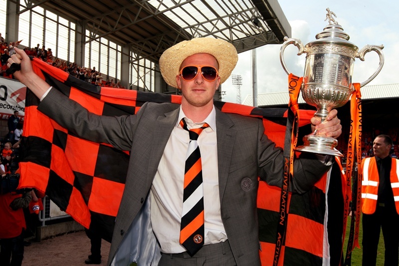 John Stevenson,Courier,16/05/10.Dundee.Dundee United Scottish Cup win celebration various pics from Tannadice.Garry Kenneth  celebrates with the cup.