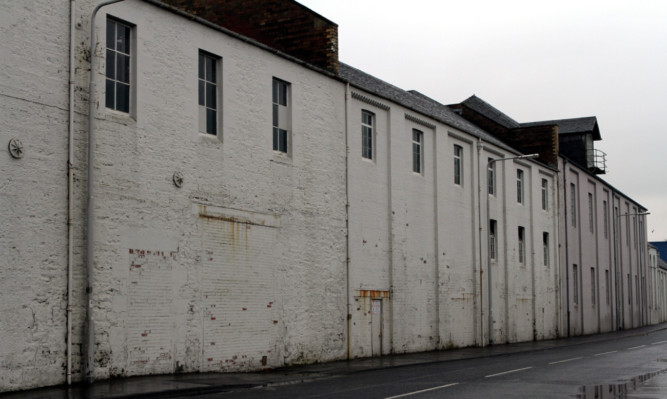 St Andrews University are aiming to develop the derelict site of the Guardbridge Paper Mill.