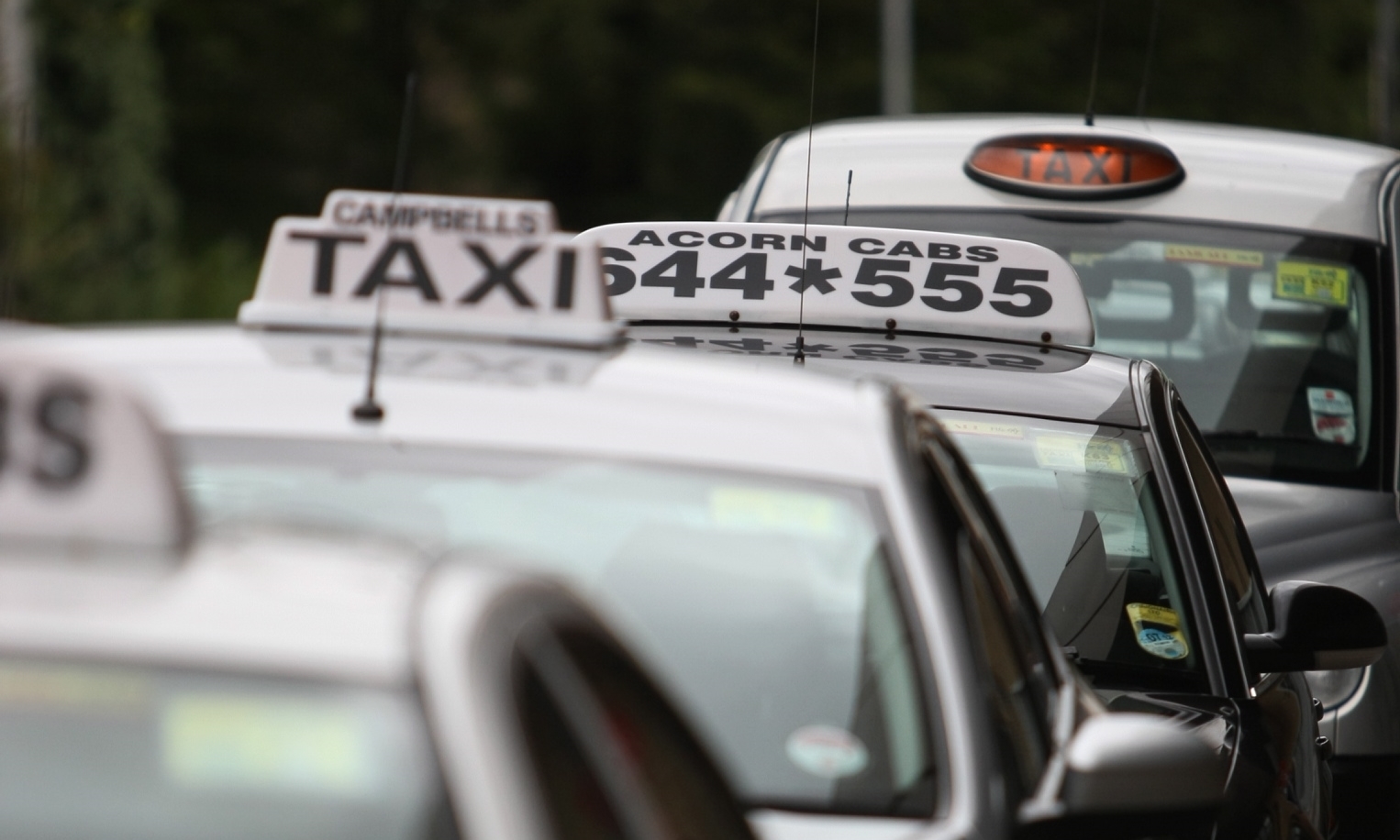 DOUGIE NICOLSON, COURIER, 29/08/11, NEWS. Pic shows a line up of taxis on a rank in Kirkcaldy today, Monday 29th August 2011. To go with story about taxi services in Fife.