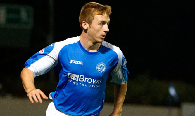 Liam Caddis will spend a month on loan at Cowdenbeath.