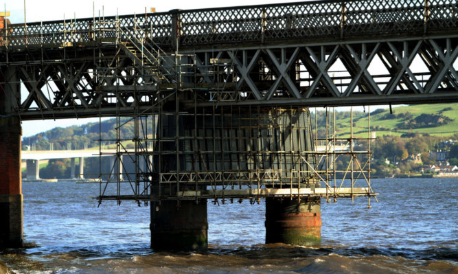 Wooden platforms on the Tay Bridge are to be replaced.