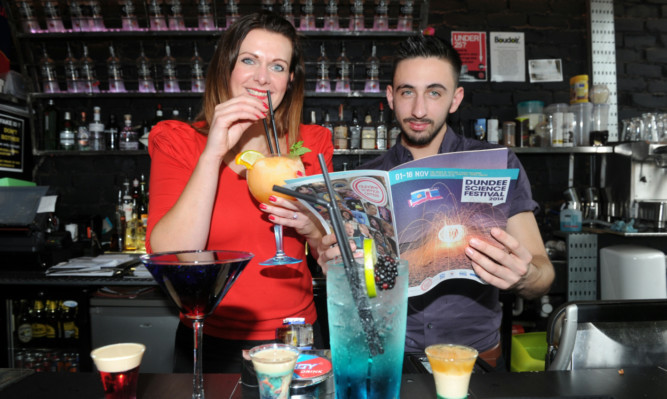 Laura Wilkie Dundee Science Centre and barman turned mixologist Comhnall Ferguson.