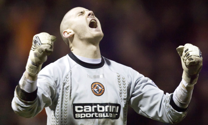 24/01/09 CLYDESDALE BANK PREMIER LEAGUE
DUNDEE UTD v ST MIRREN (3-2)
TANNADICE - DUNDEE
Victorious Dundee Utd keeper Lukasz Zaluska shows his delight after the final whistle