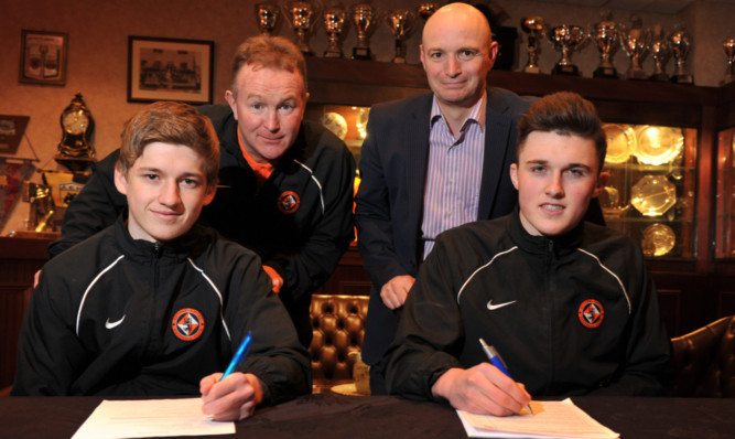Young prospects Ryan Gauld (left) and John Souttar yesterday signed new deals with United tying them to the club until January 2016. They are seen with Stevie Campbell (youth director) and Stephen Thompson (chairman).