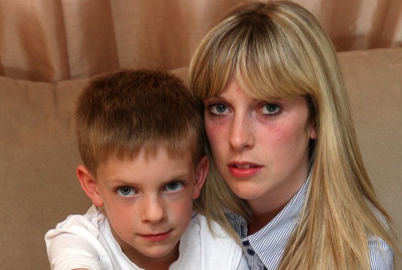 Steve MacDougall, Courier, 11 Thomson Avenue, Carnoustie. Picture of Andrew McAdam (aged 7), who will need to have his thumb removed following an accident at school. Andrew is pictured with his mother Angela McAdam.