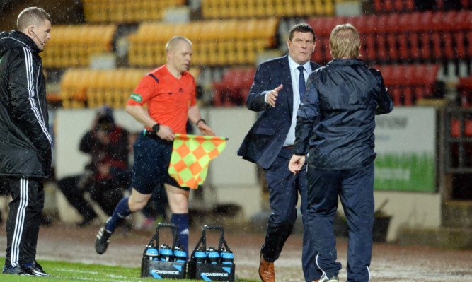 Tommy Wright shakes hands with Stuart McCall.
