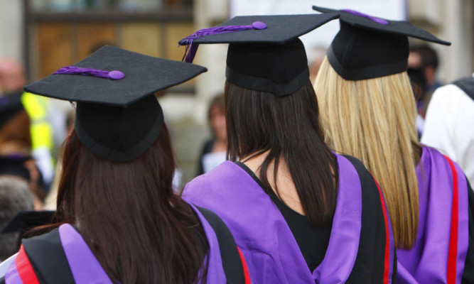 Applications to Scottish universities have risen by 7.1%.