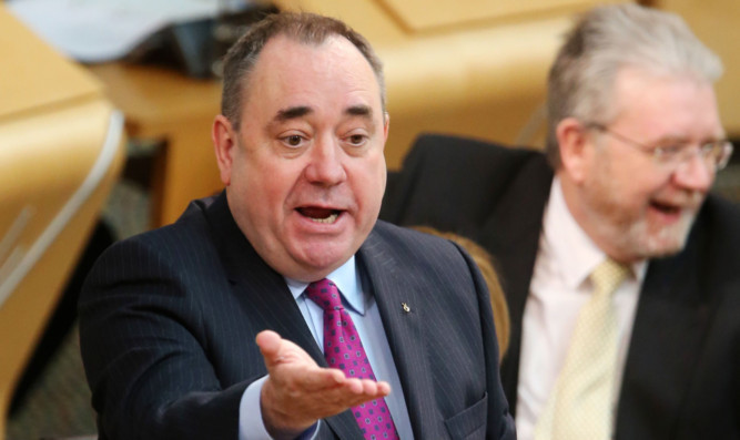 Alex Salmond was urged to name the date of the independence referendum during First Ministers Questions.