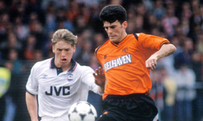 Darren Jackson playing for Dundee United in a 1990 Scottish Cup semi-final against Aberdeen.
