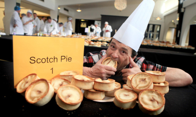 Ex-Bay City Roller Les McKeown will be taking part in the judging for the 15th World Scotch Pie Championship in Dunfermline.