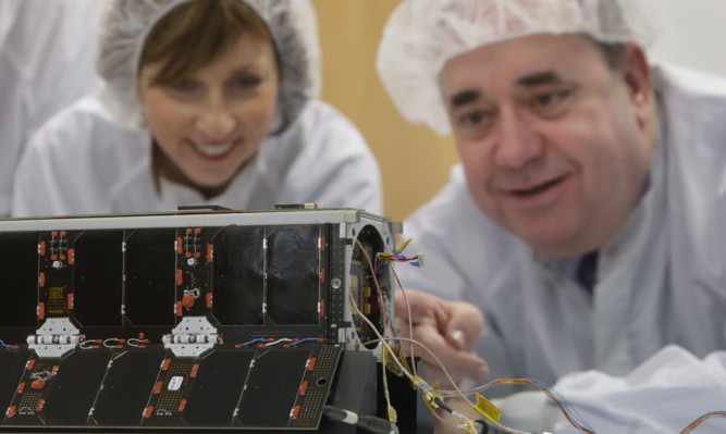 First Minister Alex Salmond (right) and Chief Executive of Scottish Enterprise Dr Lena Wilson inspect the UKube-1 satellite.