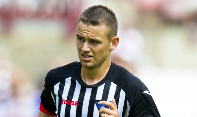 Ryan Wallace in action for Dunfermline.