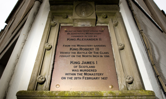 The plaque at the corner of Blackfriars Street and Atholl Place hinting at Perth's own royal mystery.