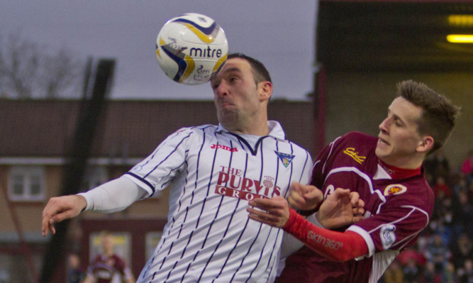 Michael Moffat shields the ball from a Warriors defender.