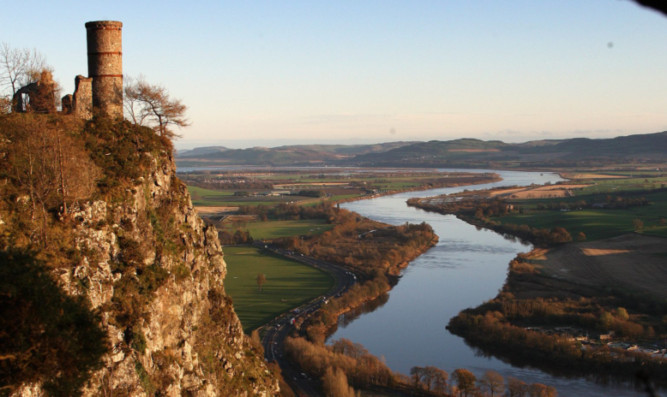 Kris Miller, Courier, 22/11/11. Picture today shows River Tay/Carse of Gowrie from Kinnoull Hill to accompany story about unlocking potential of the river.