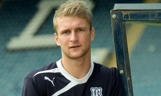 30/05/14
DENS PARK - DUNDEE
All smiles from Scott Bain as the former Alloa keeper is unveiled at Dundee
