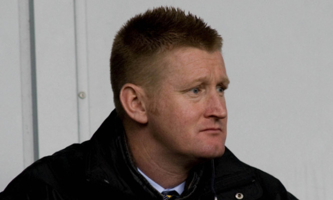 08/12/12 CLYDESDALE BANK PREMIER LEAGUE
ST MIRREN V ST JOHNSTONE (1-1) 
ST MIRREN PARK - PAISLEY
St Johnstone manager Steven Lomas watches the game from the stand.
