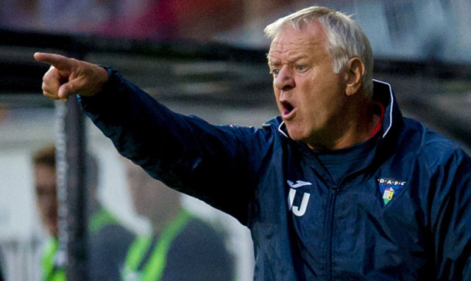 Dunfermline manager Jim Jefferies barks orders from the dugout.