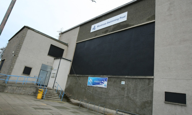 1,900 people on Facebook have backed the campaign to turn the empty pool into a picture house.