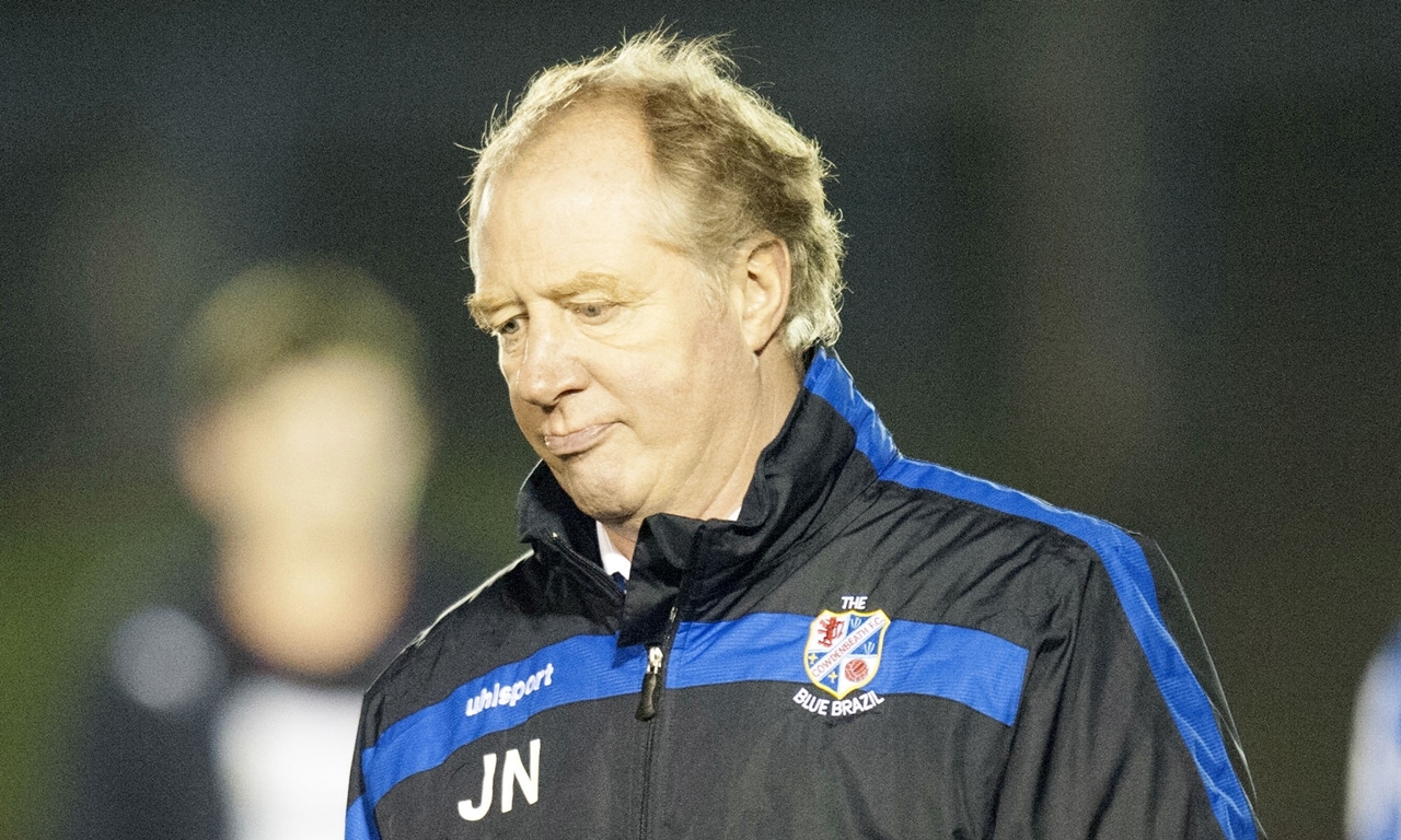 18/01/14 SCOTTISH CHAMPIONSHIP
COWDENBEATH V FALKIRK (0-2)
CENTRAL PARK - COWDENBEATH
Cowdenbeath manager Jimmy Nicholl heads for the dressing room after watching his defeated by Falkirk.