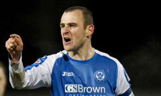 28/11/12 CLYDESDALE BANK PREMIER LEAGUE
ST JOHNSTONE V HIBERNIAN (0-1)
MCDIARMID PARK - PERTH
St Johnstone's Dave Mackay reacts angrily after being shown a straight red card from referee Craig Thomson.