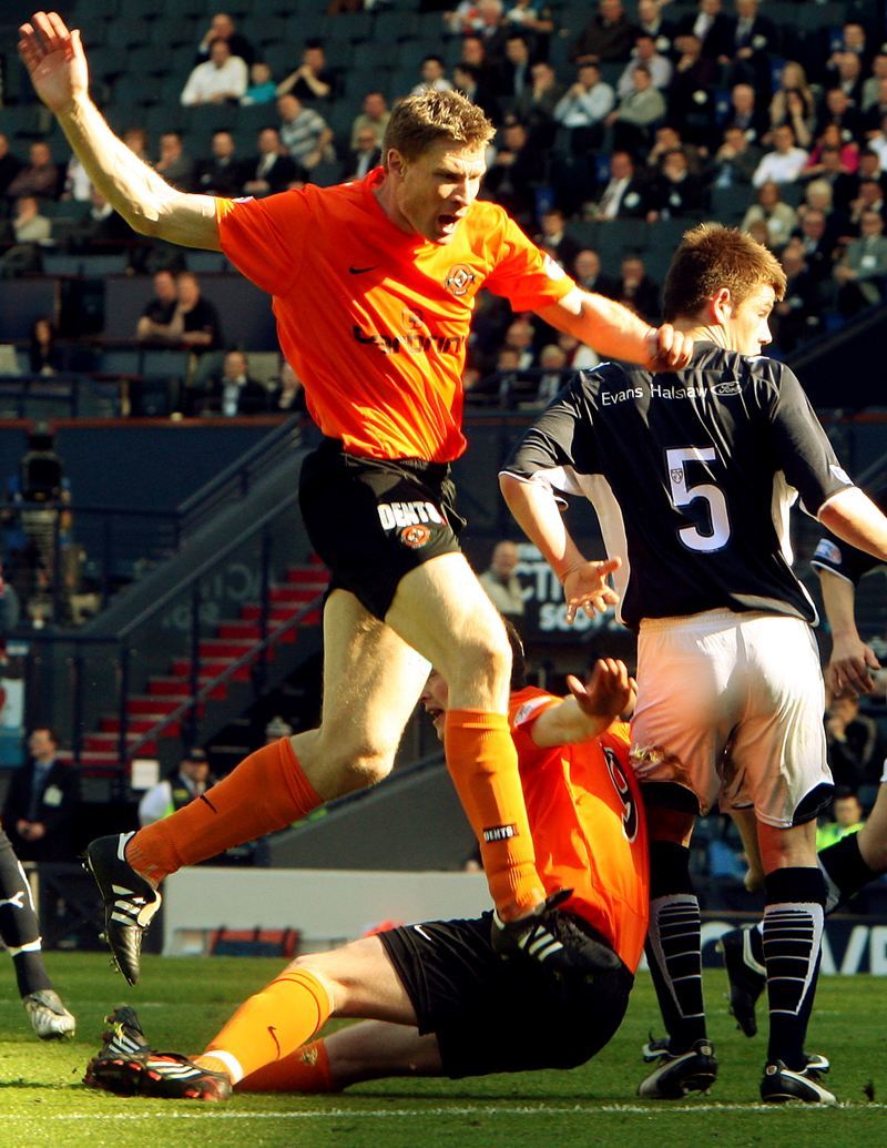 Football, Active Nation Scottish Cup Semi Final, Dundee United v Raith Rovers.    United's Darren Dods has a shot.