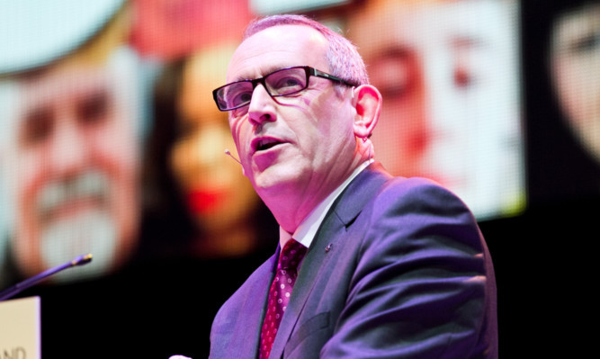 SNP deputy leader and Dundee East MP Stewart Hosie has been criticised for his appearance at the same event as disgraced politician Tommy Sheridan.