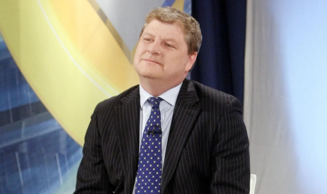 Angus Robertson asked why the UK was refusing to commit to participating.