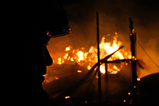 Firefighters battled a massive barn blaze on the outskirts of Dundee on Friday. The fire at the Binns farm, just outside Fowlis, started at around 7.20pm and rising smoke and flames could be seen from many miles. The fire continued through the night and, although no people or animals were hurt, it is thought around £300,000 worth of damage could have been caused in the blaze. Fire chiefs paid tribute to crews who fought the flames for hours.