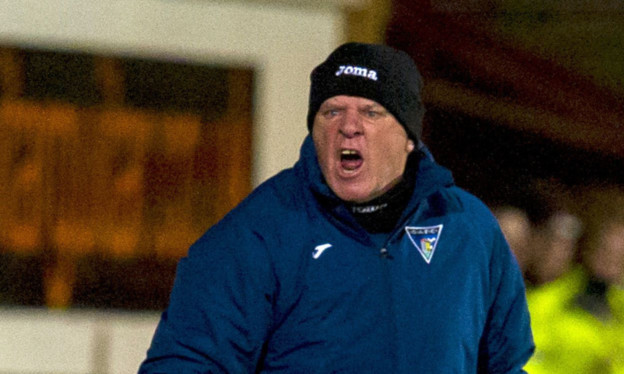 Dunfermline manager Jim Jefferies gives instructions from the touchline