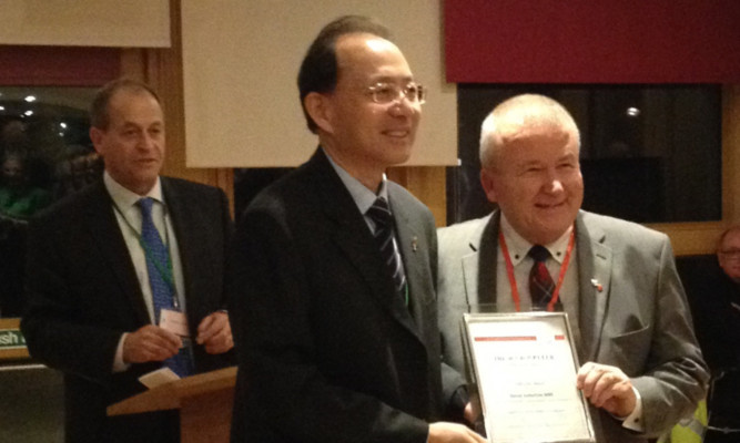 Mr Valentine receiving the fellowship from Chinese consul general Mr Pan Xinchun.