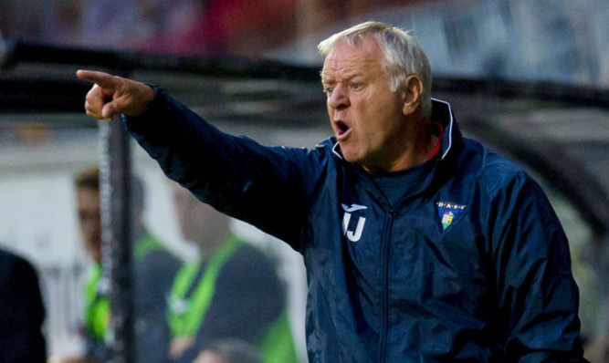 Dunfermline manager Jim Jefferies barks orders from the dugout.