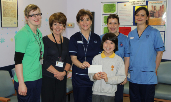 Aiden making the presentation to staff at the Ninewells Hospital neonatal unit.