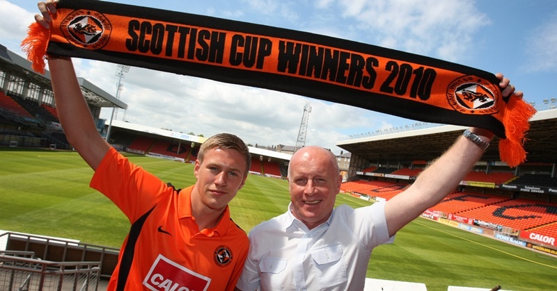 DOUGIE NICOLSON, COURIER, 21/06/10,SPORT.
DATE - Monday 21st June 2010.
LOCATION - Tannadice Park, Dundee.
EVENT - New signing.
INFO - Barry Douglas with United Manager Peter Houston.
STORY BY - Ian Roache, Courier Sports.