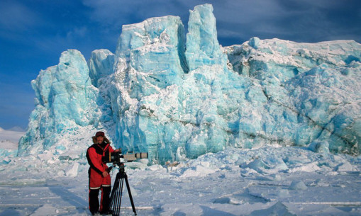 Doug Allan on location in Svabard in the Norwegian Arctic in 2000.