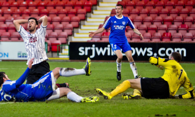 Ross Forbes holds his head in his hands as another Pars chance goes abegging.