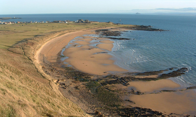 Elie beach.