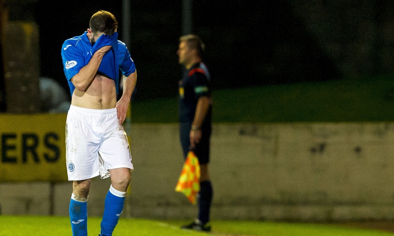 04/01/15 SCOTTISH PREMIERSHIP
ST JOHNSTONE v HAMILTON (0-1)
MCDIARMID PARK - PERTH
Dejection for St Johnstone's James McFadden is dismissed from the field of play