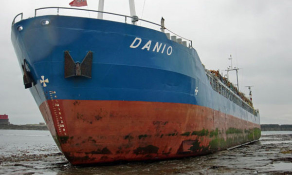 The MV Danio has run aground after it hit rocks on the Farne Islands off the Northumberland coast.