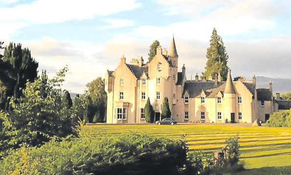 A group of Aberdeen University students calling themselves the Comrades of the Glen had hoped to buy the £6 million Dall Estate and turn it into a safe space for asylum seekers.