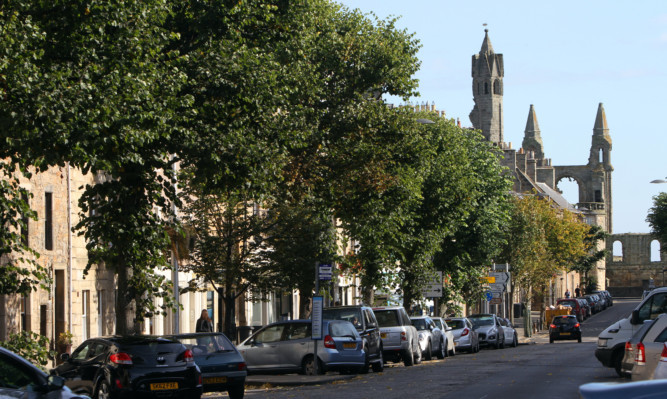 Complaints have been made about the behaviour of beggars in St Andrews.