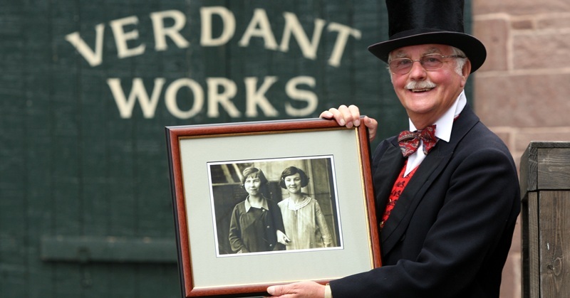 Steve MacDougall, Courier, Verdant Works, Dundee. Earl Scott picked up family resource leaflet and was amazed to see his mother on front. Pictured, Earl Scott with the enlarged original picture. His mother is the woman on the right.