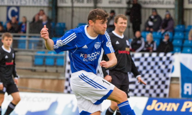 Nicky Riley playing for Peterhead.